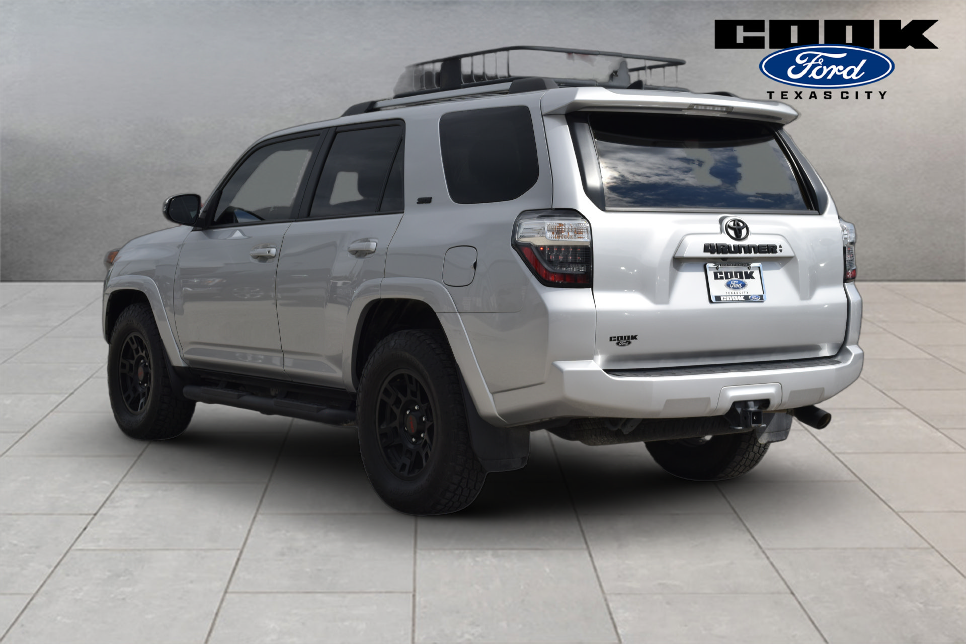 Used 2023 Toyota 4Runner SR5 Premium w/ Moonroof Package RWD image 4