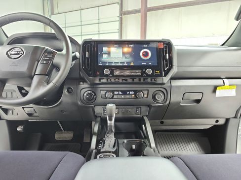 Used 2026 Nissan Frontier SV w/ All-Weather Content Package AWD/4WD image 25