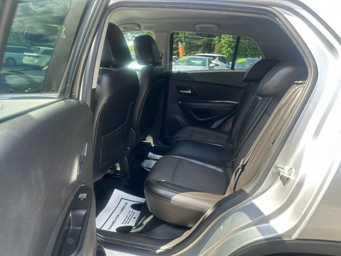 Used 2017 Chevrolet Trax LT w/ LT Convenience Package image 12