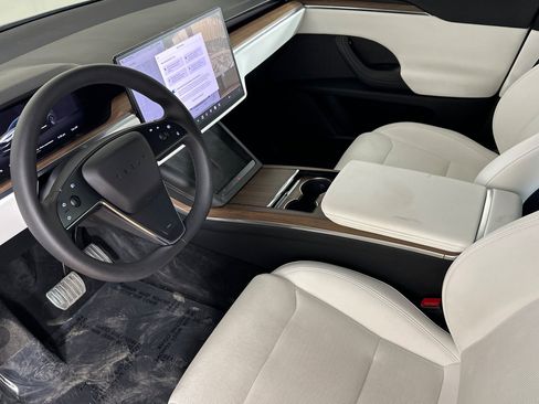 Used 2024 Tesla Model X AWD/4WD image 9