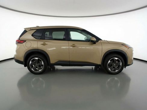 Used 2025 Nissan Rogue SV image 11