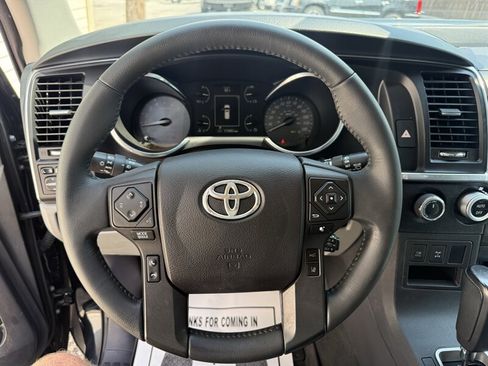 Used 2021 Toyota Sequoia Limited AWD/4WD image 17