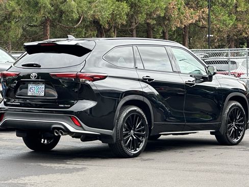 Used 2025 Toyota Highlander XSE AWD/4WD image 4