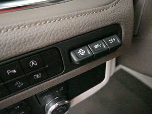 Used 2023 GMC Yukon XL Denali AWD/4WD image 27