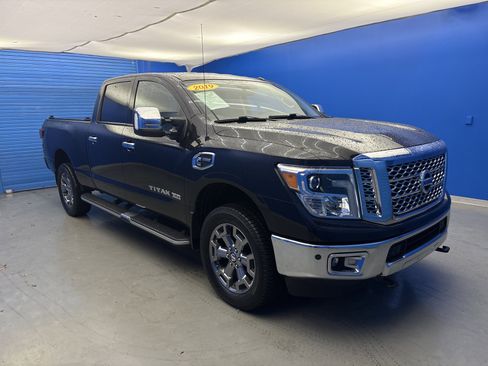 Used 2019 Nissan Titan SL w/ Chrome Package image 2
