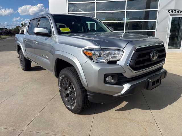 Used 2023 Toyota Tacoma SR5 AWD/4WD image 2