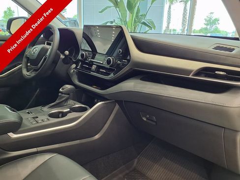 Used 2026 Toyota Highlander XLE AWD/4WD image 9