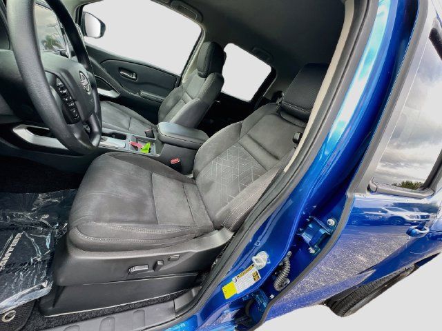 Certified 2025 Nissan Frontier SV w/ Tow Package RWD image 15
