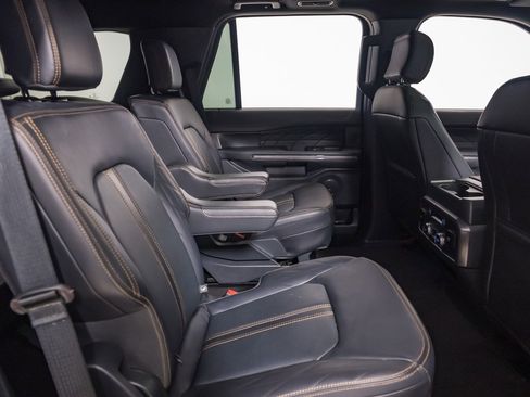 Used 2024 Ford Expedition Platinum image 31