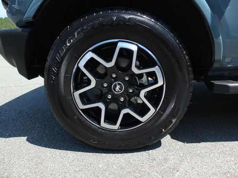Used 2022 Ford Bronco Outer Banks AWD/4WD image 9