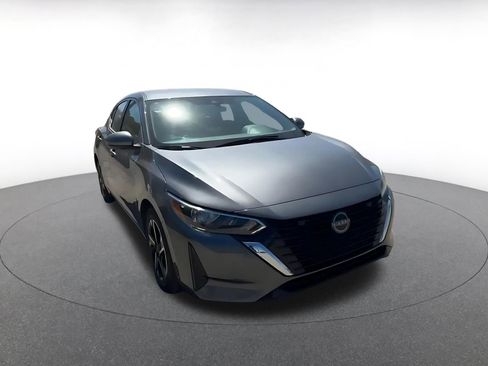 Used 2025 Nissan Sentra SV image 3