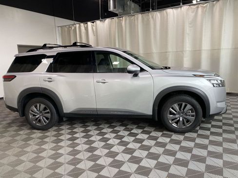 Used 2024 Nissan Pathfinder SV AWD/4WD image 9