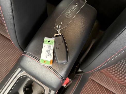 Used 2025 Nissan Kicks SR AWD/4WD image 10