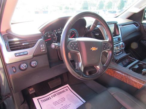 Used 2019 Chevrolet Suburban Premier image 11