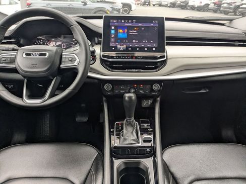 Used 2025 Jeep Compass Limited image 24