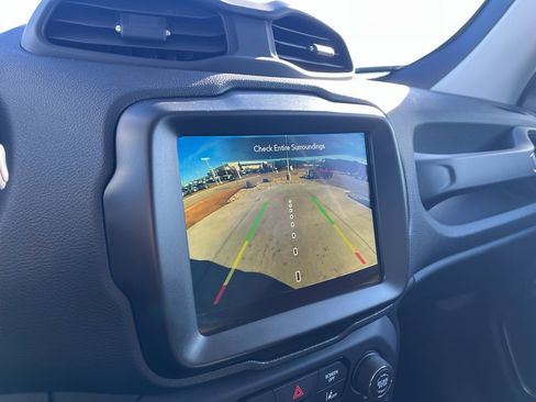 Used 2023 Jeep Renegade Latitude w/ Premium Group image 22