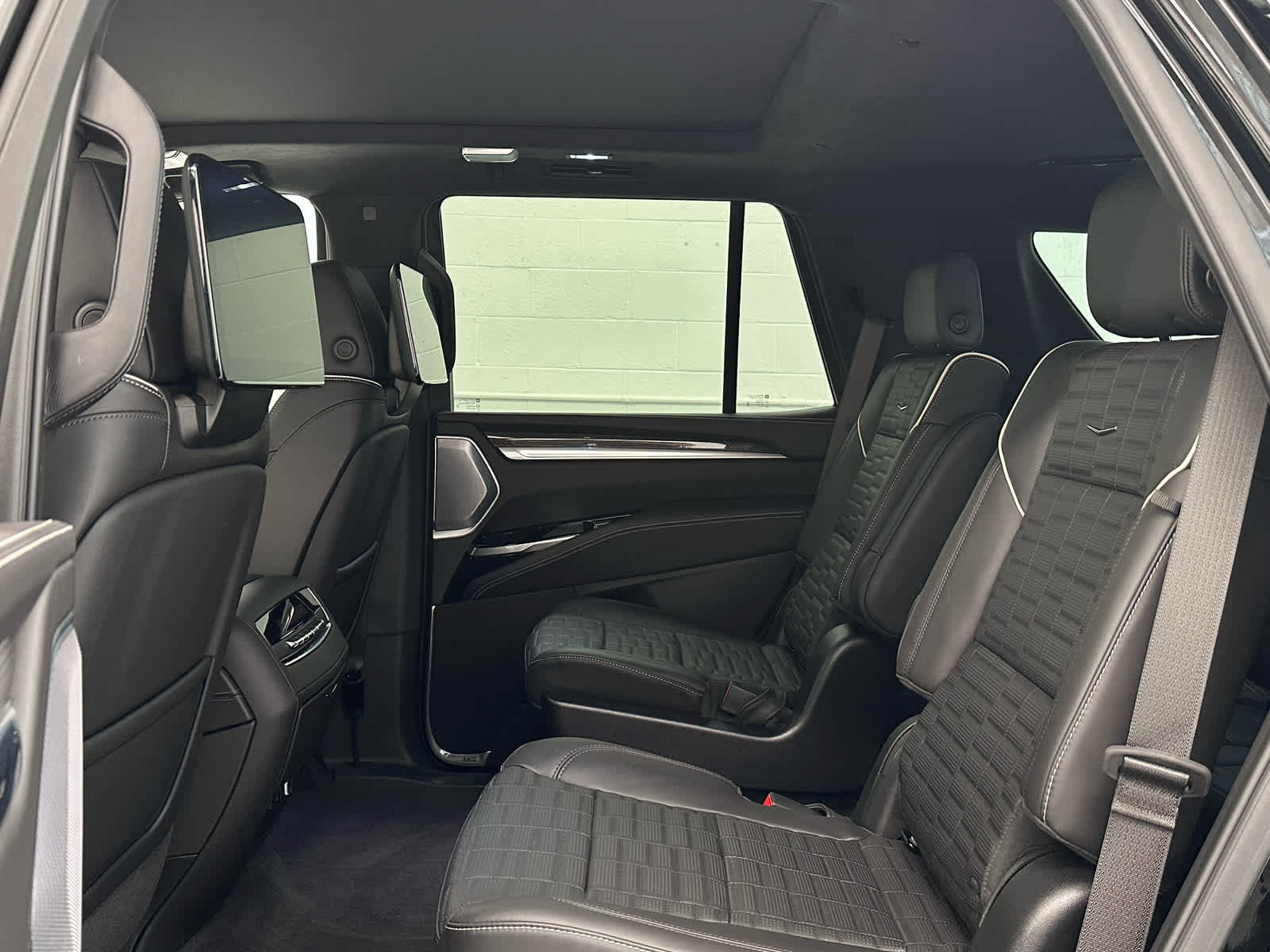 Used 2026 Cadillac Escalade V w/ LPO, ONYX Package AWD/4WD image 15