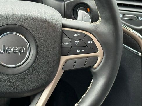 Used 2017 Jeep Grand Cherokee Limited image 23