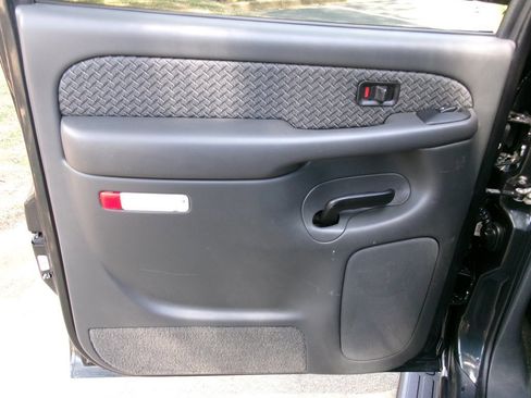 Used 2003 Chevrolet Avalanche 4x4 w/ Suspension Package, Off-Road image 28