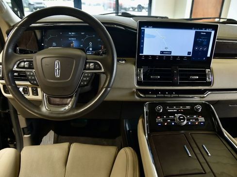 Used 2023 Lincoln Navigator Reserve AWD/4WD image 13
