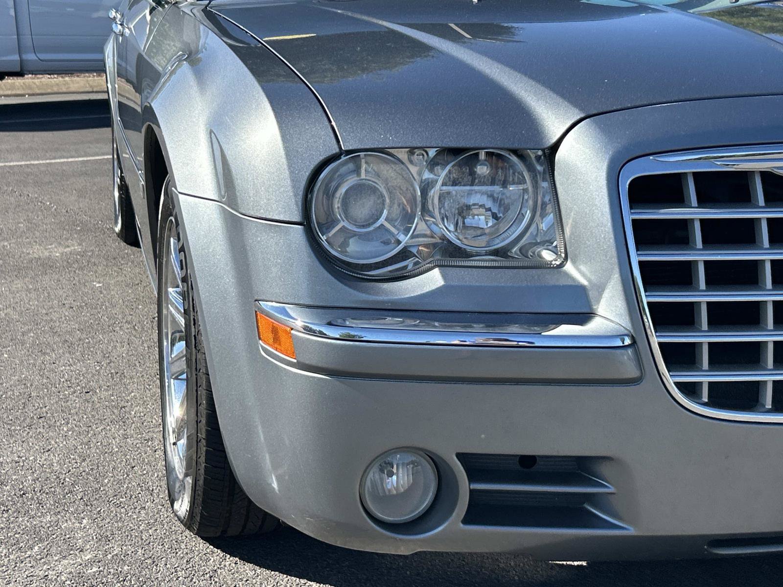Used 2006 Chrysler 300 C w/ Navigation & Sound Group II RWD image 13