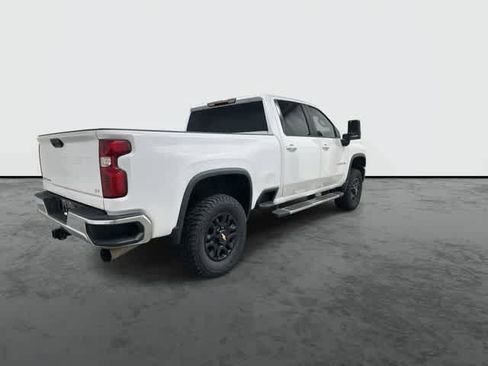 Used 2024 Chevrolet Silverado 2500 LT AWD/4WD image 4