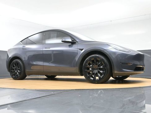 Used 2023 Tesla Model Y Long Range AWD/4WD image 8