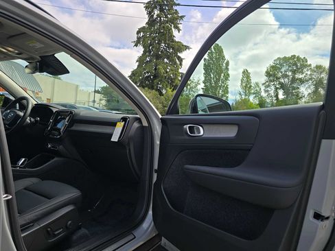 Used 2026 Volvo XC40 B5 Plus w/ Protection Package Premier AWD/4WD image 11