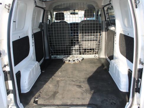 Used 2020 Nissan NV200 SV w/ Sliding Glass Door Package image 5