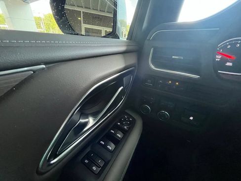 Used 2021 Chevrolet Tahoe Z71 w/ Luxury Package AWD/4WD image 19