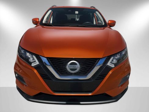 Used 2020 Nissan Rogue Sport SV FWD image 2