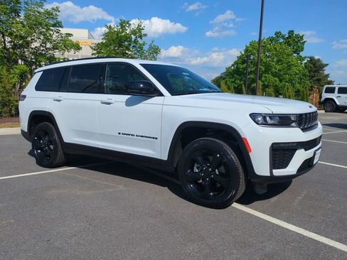 New 2026 Jeep Grand Cherokee L Limited w/ Limited Altitude Package AWD/4WD image 2