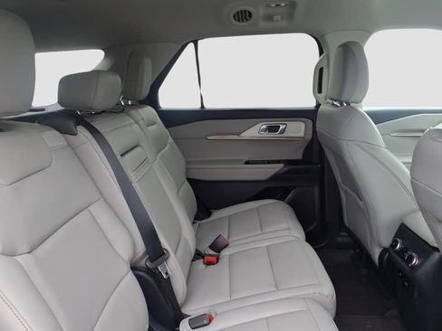 Used 2025 Ford Explorer Active w/ Active Comfort Package image 13