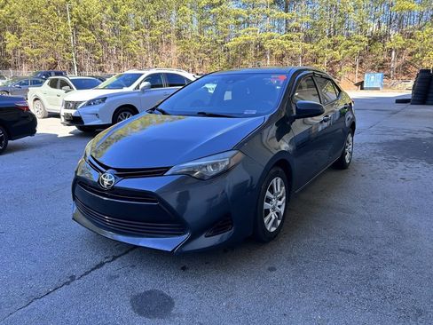 Used 2018 Toyota Corolla LE image 3