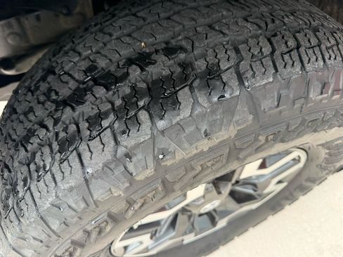 Used 2018 Toyota Tacoma TRD Off-Road AWD/4WD image 9