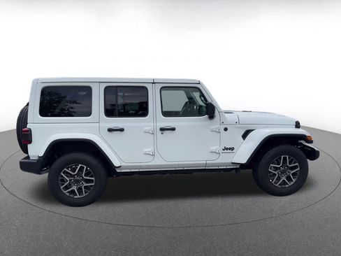 Used 2025 Jeep Wrangler Sahara image 16