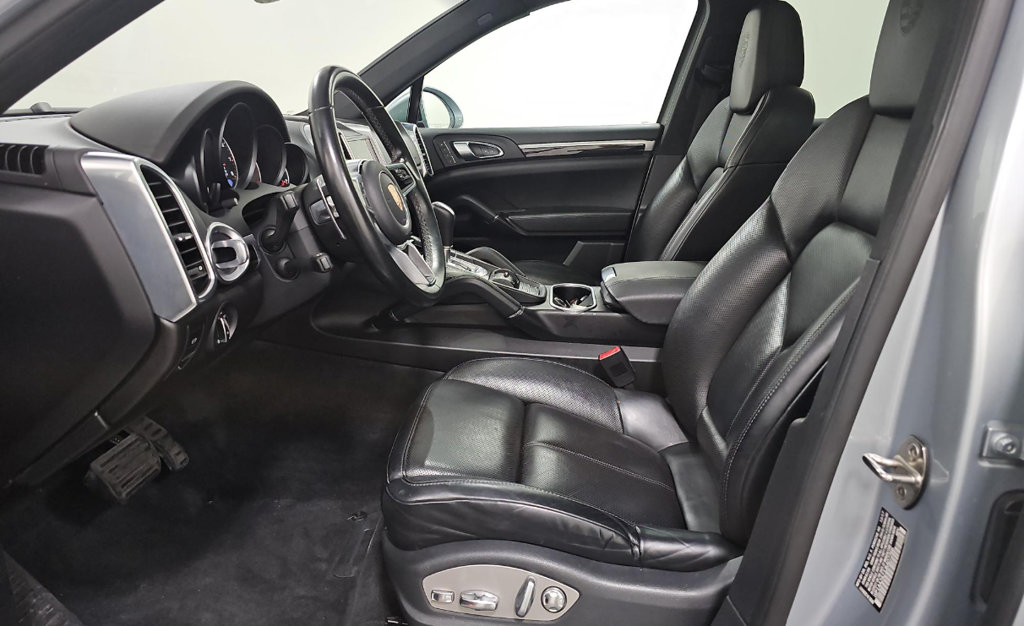 Used 2018 Porsche Cayenne Platinum Edition w/ Premium Package AWD/4WD image 5