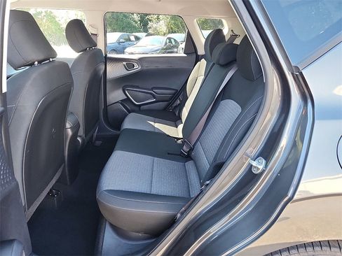 Used 2021 Kia Soul S image 11