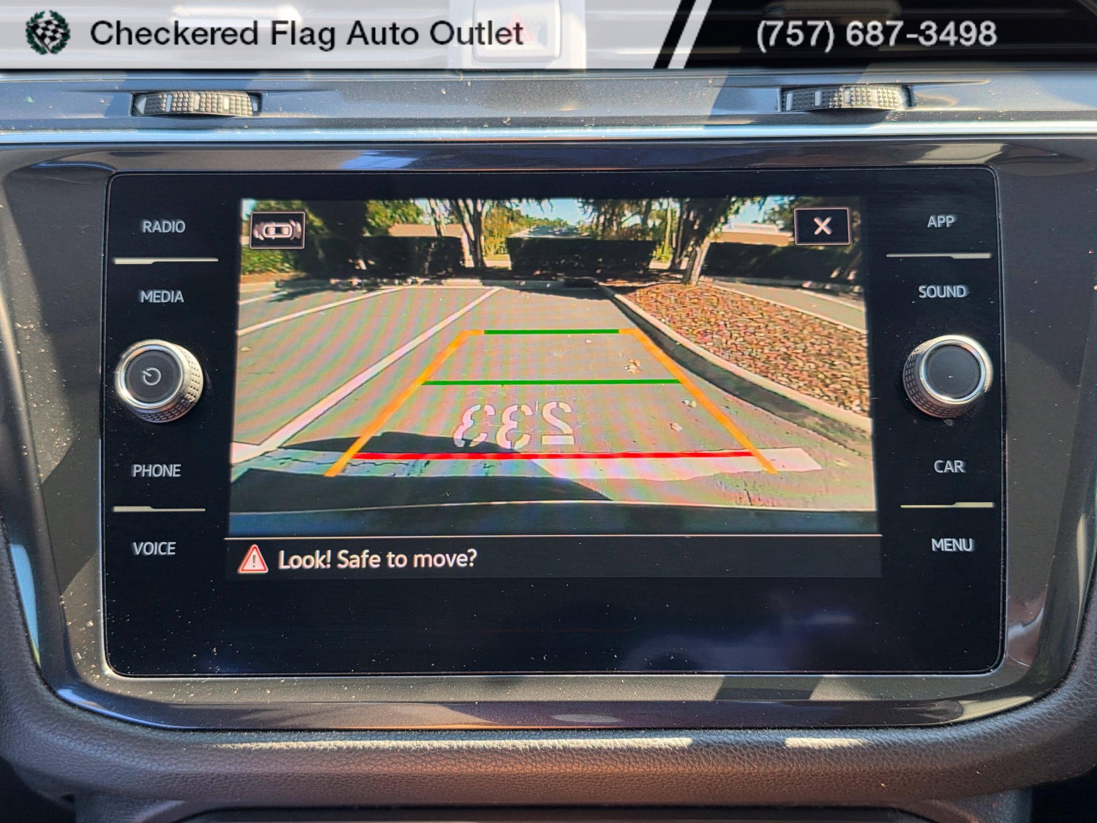 Used 2021 Volkswagen Tiguan SE w/ Panoramic Sunroof Package AWD/4WD image 17