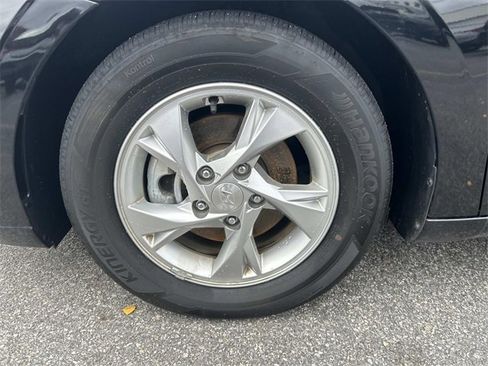 Certified 2023 Hyundai Elantra SE w/ Cargo Package image 10