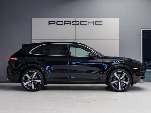 Certified 2026 Porsche Cayenne AWD/4WD image 8