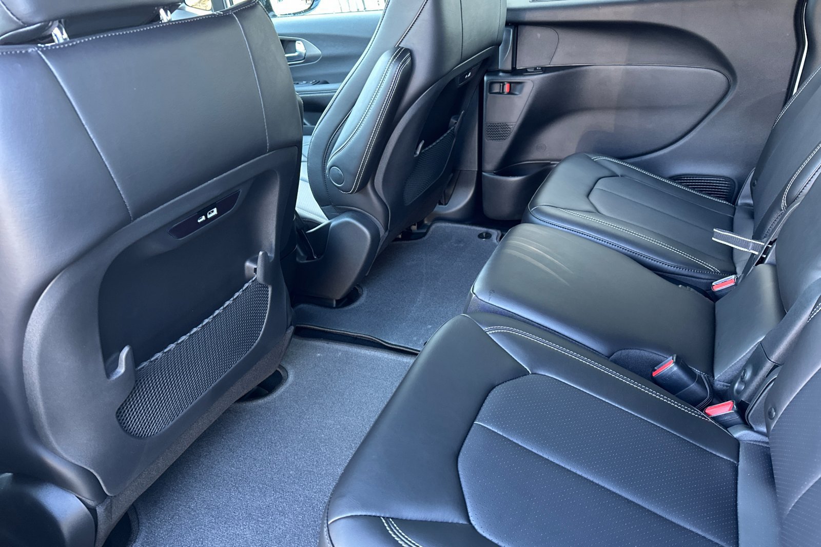 New 2026 Chrysler Pacifica Select w/ S Appearance Package FWD image 12