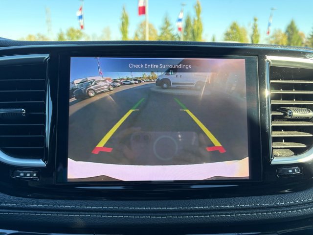 Used 2025 Chrysler Pacifica Limited FWD image 29