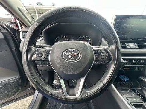 Used 2020 Toyota RAV4 XLE Premium image 11
