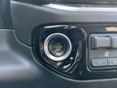 Used 2025 Chevrolet Silverado 2500 LT w/ Convenience Package image 15