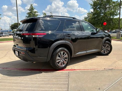 Used 2025 Nissan Pathfinder SV FWD image 6