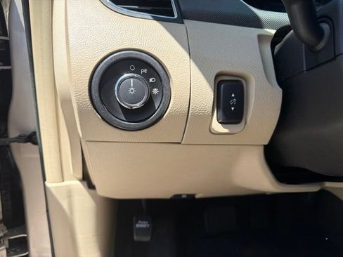 Used 2018 Ford Taurus SE FWD image 10