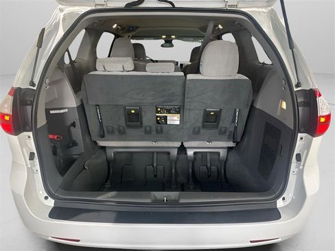 Used 2019 Toyota Sienna LE FWD image 18