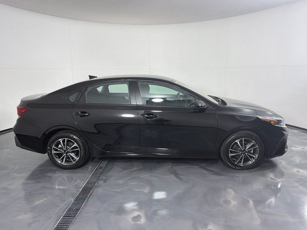 Used 2024 Kia Forte LXS FWD image 4