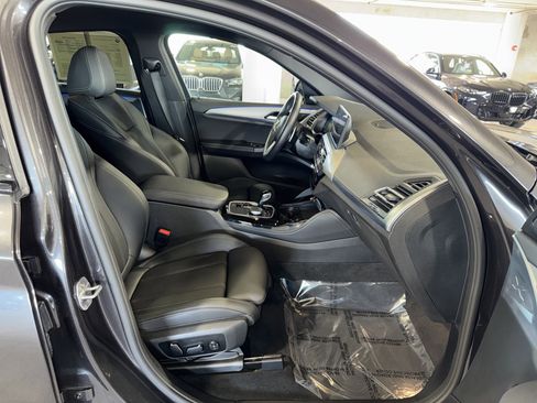 Used 2025 BMW X4 xDrive30i image 10